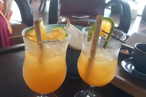 Giảm dùng đồ nhựa đi, chúng ta nợ môi trường quá nhiều rồi - Ảnh 1. Giảm dùng đồ nhựa đi, chúng ta nợ môi trường quá nhiều rồi - Ảnh 1.