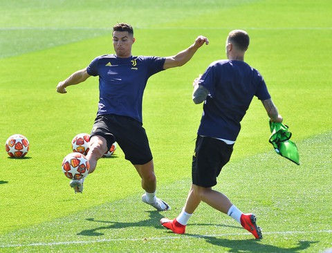 Ronaldo đá chính trận gặp Ajax - Ảnh 1. Ronaldo đá chính trận gặp Ajax - Ảnh 1.