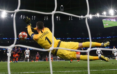 Chiêm ngưỡng trận đại chiến Tottenham - M.C qua ảnh - Ảnh 4. Chiêm ngưỡng trận đại chiến Tottenham - M.C qua ảnh - Ảnh 4.