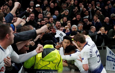 Chiêm ngưỡng trận đại chiến Tottenham - M.C qua ảnh - Ảnh 12. Chiêm ngưỡng trận đại chiến Tottenham - M.C qua ảnh - Ảnh 12.