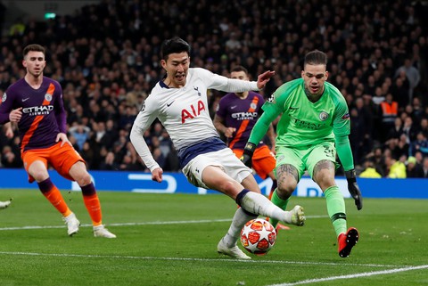 Chiêm ngưỡng trận đại chiến Tottenham - M.C qua ảnh - Ảnh 9. Chiêm ngưỡng trận đại chiến Tottenham - M.C qua ảnh - Ảnh 9.