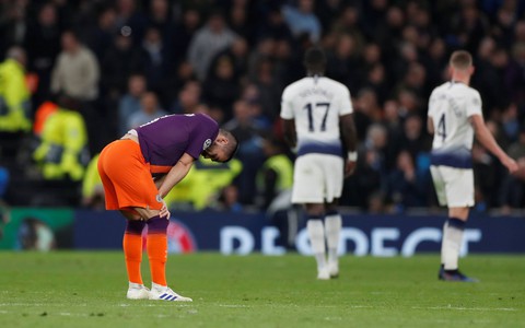 Chiêm ngưỡng trận đại chiến Tottenham - M.C qua ảnh - Ảnh 13. Chiêm ngưỡng trận đại chiến Tottenham - M.C qua ảnh - Ảnh 13.