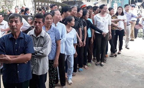 Lập bàn thờ tướng Đồng Sỹ Nguyên ở chiến trường xưa - Ảnh 2. Lập bàn thờ tướng Đồng Sỹ Nguyên ở chiến trường xưa - Ảnh 2.