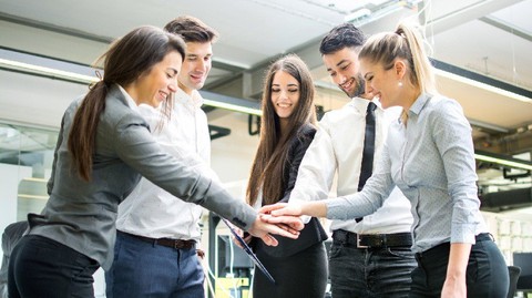 7 quy tắc “bỏ túi” trong công sở - Ảnh 1. 7 quy tắc “bỏ túi” trong công sở - Ảnh 1.