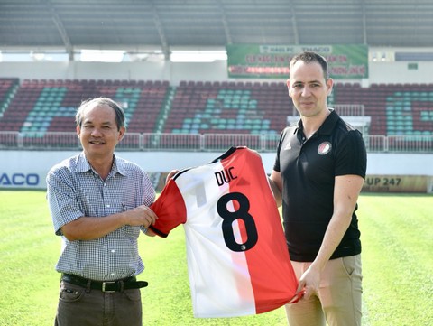 CLB Feyenoord Rottedam hợp tác đào tạo cầu thủ trẻ với Hoàng Anh Gia Lai - Ảnh 1. CLB Feyenoord Rottedam hợp tác đào tạo cầu thủ trẻ với Hoàng Anh Gia Lai - Ảnh 1.
