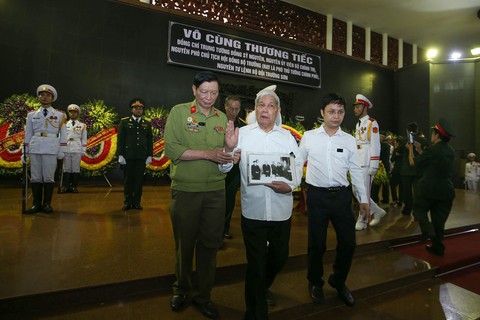 Nghiêng mình tiễn biệt Trung tướng Đồng Sỹ Nguyên - Ảnh 12. Nghiêng mình tiễn biệt Trung tướng Đồng Sỹ Nguyên - Ảnh 12.