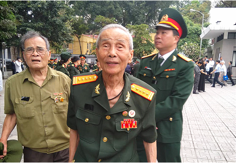 Nghiêng mình tiễn biệt Trung tướng Đồng Sỹ Nguyên - Ảnh 17. Nghiêng mình tiễn biệt Trung tướng Đồng Sỹ Nguyên - Ảnh 17.