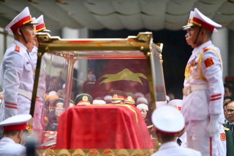 Tiễn đưa Trung tướng Đồng Sỹ Nguyên về đất mẹ - Ảnh 6. Tiễn đưa Trung tướng Đồng Sỹ Nguyên về đất mẹ - Ảnh 6.