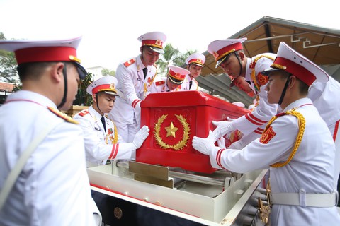 Tiễn đưa Trung tướng Đồng Sỹ Nguyên về đất mẹ - Ảnh 5. Tiễn đưa Trung tướng Đồng Sỹ Nguyên về đất mẹ - Ảnh 5.