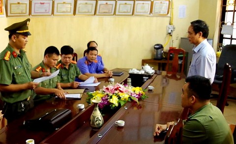 Hai phó giám đốc Sở GD-ĐT bị khởi tố dính thế nào đến vụ sửa điểm thi? - Ảnh 2. Hai phó giám đốc Sở GD-ĐT bị khởi tố dính thế nào đến vụ sửa điểm thi? - Ảnh 2.