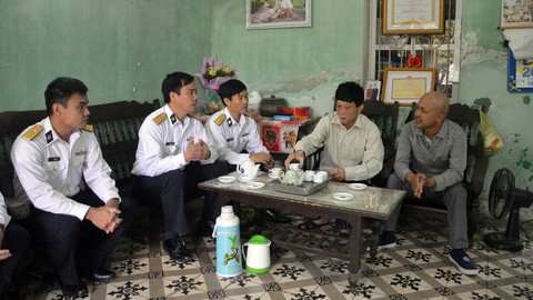 Đi xa hàng trăm kilômet tiếp máu cho đồng đội - Ảnh 1. Đi xa hàng trăm kilômet tiếp máu cho đồng đội - Ảnh 1.