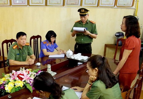 Hai phó giám đốc Sở GD-ĐT bị khởi tố dính thế nào đến vụ sửa điểm thi? - Ảnh 1. Hai phó giám đốc Sở GD-ĐT bị khởi tố dính thế nào đến vụ sửa điểm thi? - Ảnh 1.