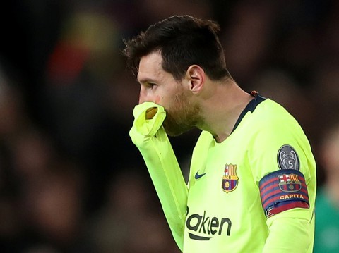 Messi đổ máu trong chiến thắng của Barca trước M.U - Ảnh 6. Messi đổ máu trong chiến thắng của Barca trước M.U - Ảnh 6.