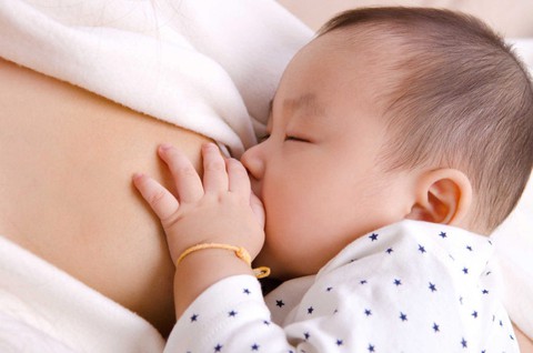 Đang cho con bú vẫn điều trị ung thư dạ dày bình thường? - Ảnh 1. Đang cho con bú vẫn điều trị ung thư dạ dày bình thường? - Ảnh 1.