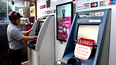 ATM nơi nghỉ lễ sớm, nơi giao dịch bất thành vẫn bị trừ tiền - Ảnh 1. ATM nơi nghỉ lễ sớm, nơi giao dịch bất thành vẫn bị trừ tiền - Ảnh 1.
