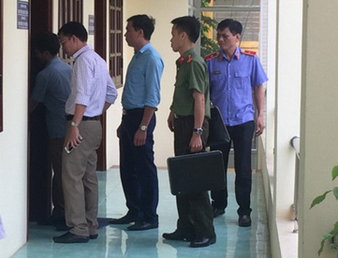Người sửa điểm thi bị khởi tố, người mua điểm bị xử lý thế nào? - Ảnh 1.