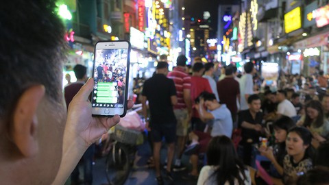 Livestream quá lố sẽ dễ thành tệ nạn và tội ác - Ảnh 5. Livestream quá lố sẽ dễ thành tệ nạn và tội ác - Ảnh 5.
