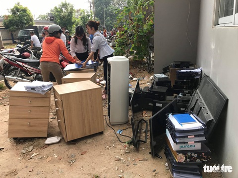 Cháy lớn kho chứa gỗ trong Khu công nghiệp Sóng Thần - Ảnh 2. Cháy lớn kho chứa gỗ trong Khu công nghiệp Sóng Thần - Ảnh 2.