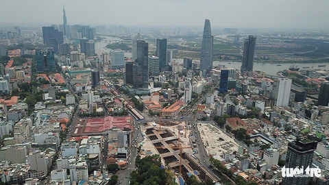 Xe buýt, cầu bộ hành sẽ kết nối với tuyến metro số 1 thế nào? - Ảnh 1. Xe buýt, cầu bộ hành sẽ kết nối với tuyến metro số 1 thế nào? - Ảnh 1.