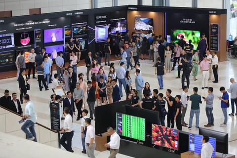 Samsung ra mắt tivi QLED 8K đầu tiên trên thế giới - Ảnh 4. Samsung ra mắt tivi QLED 8K đầu tiên trên thế giới - Ảnh 4.