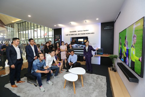 Samsung ra mắt tivi QLED 8K đầu tiên trên thế giới - Ảnh 5. Samsung ra mắt tivi QLED 8K đầu tiên trên thế giới - Ảnh 5.