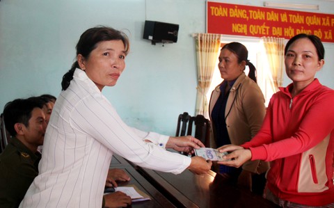 Số vàng trong bao lúa chia cho 3 nhân công vì chủ nhà máy không nhận - Ảnh 1. Số vàng trong bao lúa chia cho 3 nhân công vì chủ nhà máy không nhận - Ảnh 1.