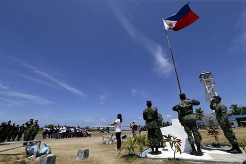 Vì sao ông Duterte đổi giọng về Biển Đông? - Ảnh 1. Vì sao ông Duterte đổi giọng về Biển Đông? - Ảnh 1.