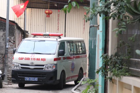 Tìm được 8 thi thể nạn nhân vụ cháy nhà xưởng, có 4 người cùng gia đình - Ảnh 6. Tìm được 8 thi thể nạn nhân vụ cháy nhà xưởng, có 4 người cùng gia đình - Ảnh 6.