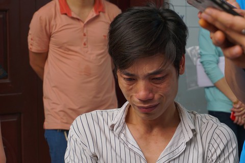 Mẹ bật khóc nghe tin con trai gặp nạn trong vụ cháy nhà xưởng - Ảnh 4. Mẹ bật khóc nghe tin con trai gặp nạn trong vụ cháy nhà xưởng - Ảnh 4.