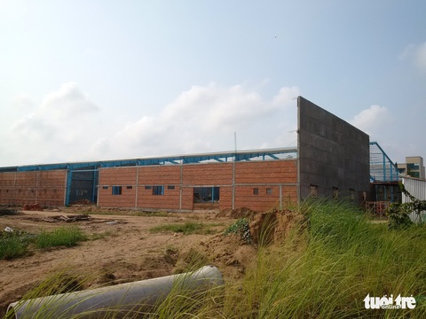 Bức tường sập làm 6 người chết ở Vĩnh Long được cấp phép xây thiếu thủ tục - Ảnh 2. Bức tường sập làm 6 người chết ở Vĩnh Long được cấp phép xây thiếu thủ tục - Ảnh 2.