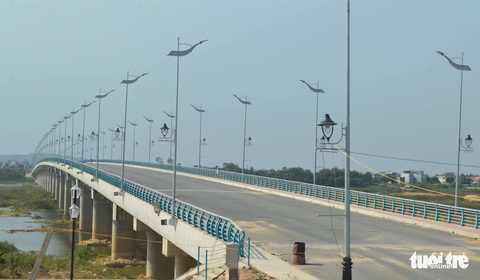 Vướng 1 hộ dân, cầu hơn 600 tỉ đồng đành phải nằm chờ - Ảnh 1. Vướng 1 hộ dân, cầu hơn 600 tỉ đồng đành phải nằm chờ - Ảnh 1.