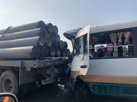 Ùn tắc nhiều giờ trên cao tốc TP.HCM - Trung Lương vì va chạm xe - Ảnh 1. Ùn tắc nhiều giờ trên cao tốc TP.HCM - Trung Lương vì va chạm xe - Ảnh 1.