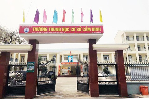 Đình chỉ hiệu trưởng, giáo viên chủ nhiệm không báo cáo vụ nữ sinh bị đánh - Ảnh 2. Đình chỉ hiệu trưởng, giáo viên chủ nhiệm không báo cáo vụ nữ sinh bị đánh - Ảnh 2.