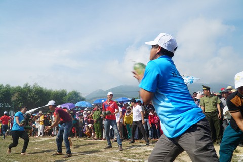 Thủ phủ dưa hấu miền Trung mở lễ hội dưa hấu - Ảnh 2. Thủ phủ dưa hấu miền Trung mở lễ hội dưa hấu - Ảnh 2.