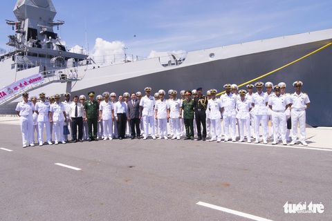 Hai tàu hải quân và 735 sĩ quan, thủy thủ Ấn Độ thăm Khánh Hòa - Ảnh 3. Hai tàu hải quân và 735 sĩ quan, thủy thủ Ấn Độ thăm Khánh Hòa - Ảnh 3.
