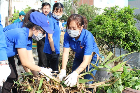 Bạn trẻ TP.HCM gánh trên vai trách nhiệm cùng cộng đồng - Ảnh 1. Bạn trẻ TP.HCM gánh trên vai trách nhiệm cùng cộng đồng - Ảnh 1.