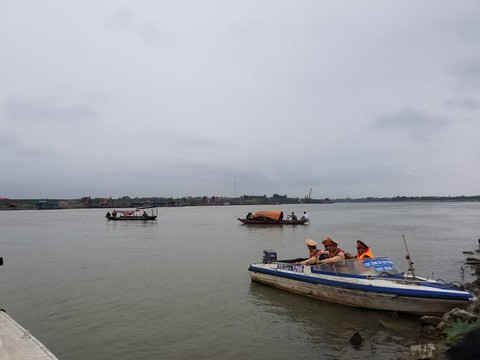 Nữ sinh nhảy cầu tự tử, hai nam sinh xuống cứu nhưng bất thành - Ảnh 1. Nữ sinh nhảy cầu tự tử, hai nam sinh xuống cứu nhưng bất thành - Ảnh 1.