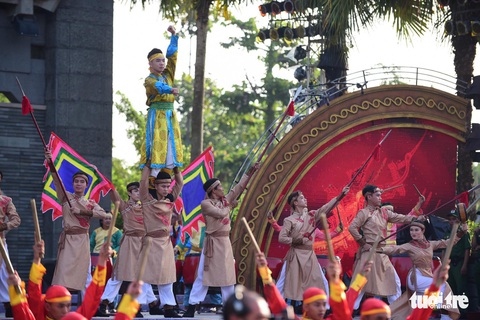 Hàng ngàn người dự lễ giỗ Tổ Hùng Vương ở TP.HCM - Ảnh 4. Hàng ngàn người dự lễ giỗ Tổ Hùng Vương ở TP.HCM - Ảnh 4.