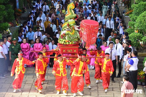 Hàng ngàn người dự lễ giỗ Tổ Hùng Vương ở TP.HCM - Ảnh 2. Hàng ngàn người dự lễ giỗ Tổ Hùng Vương ở TP.HCM - Ảnh 2.