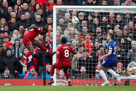 Salah lập siêu phẩm, Liverpool hạ Chelsea trở lại đỉnh bảng - Ảnh 1. Salah lập siêu phẩm, Liverpool hạ Chelsea trở lại đỉnh bảng - Ảnh 1.