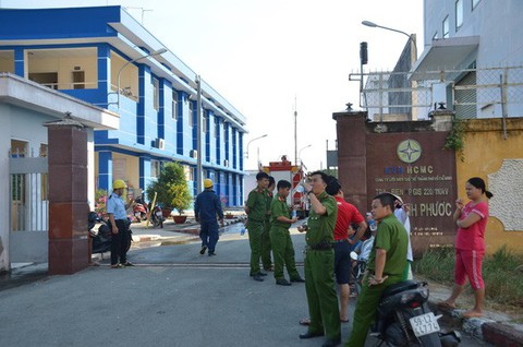 Dân TP.HCM mất ngủ vì cúp điện giữa đêm - Ảnh 1. Dân TP.HCM mất ngủ vì cúp điện giữa đêm - Ảnh 1.