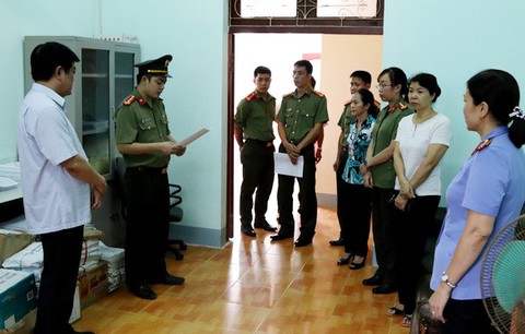Cấm thi hay không thí sinh gian lận điểm thi? - Ảnh 1. Cấm thi hay không thí sinh gian lận điểm thi? - Ảnh 1.