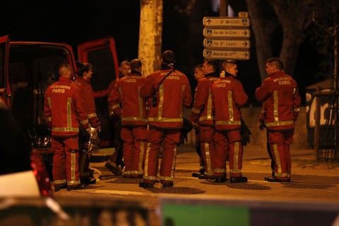 Hút nước sông Seine dập lửa Nhà thờ Đức Bà Paris - Ảnh 14. Hút nước sông Seine dập lửa Nhà thờ Đức Bà Paris - Ảnh 14.