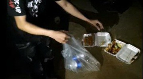 Vũng Tàu sau 3 năm cấm ăn nhậu ở bãi tắm, vẫn còn nhiều du khách vi phạm - Ảnh 3. Vũng Tàu sau 3 năm cấm ăn nhậu ở bãi tắm, vẫn còn nhiều du khách vi phạm - Ảnh 3.