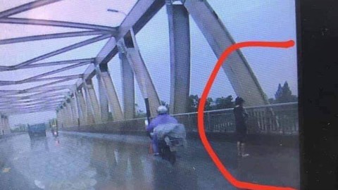 Vụ nữ sinh nhảy cầu: nghi phạm khai chưa giao cấu với nạn nhân - Ảnh 1. Vụ nữ sinh nhảy cầu: nghi phạm khai chưa giao cấu với nạn nhân - Ảnh 1.