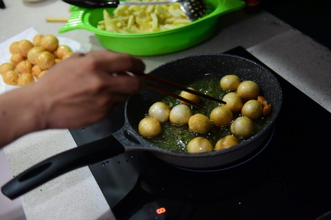 Ăn uống quá nóng có nguy cơ mắc ung thư thực quản - Ảnh 2. Ăn uống quá nóng có nguy cơ mắc ung thư thực quản - Ảnh 2.