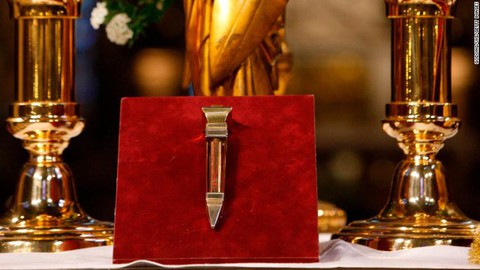 Nhà thờ Đức Bà Paris có các tác phẩm nghệ thuật nào? - Ảnh 6. Nhà thờ Đức Bà Paris có các tác phẩm nghệ thuật nào? - Ảnh 6.