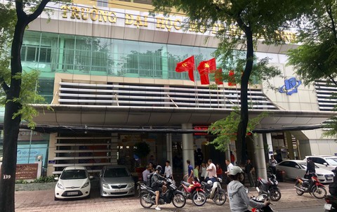 Trường ĐH ở TP.HCM ngừng sử dụng chai nước nhựa, ống hút nhựa - Ảnh 1.