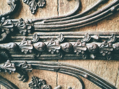 Cánh cửa Nhà thờ Đức Bà Paris bị xem là tác phẩm của quỷ - Ảnh 3. Cánh cửa Nhà thờ Đức Bà Paris bị xem là tác phẩm của quỷ - Ảnh 3.