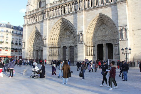 Cánh cửa Nhà thờ Đức Bà Paris bị xem là tác phẩm của quỷ - Ảnh 1. Cánh cửa Nhà thờ Đức Bà Paris bị xem là tác phẩm của quỷ - Ảnh 1.